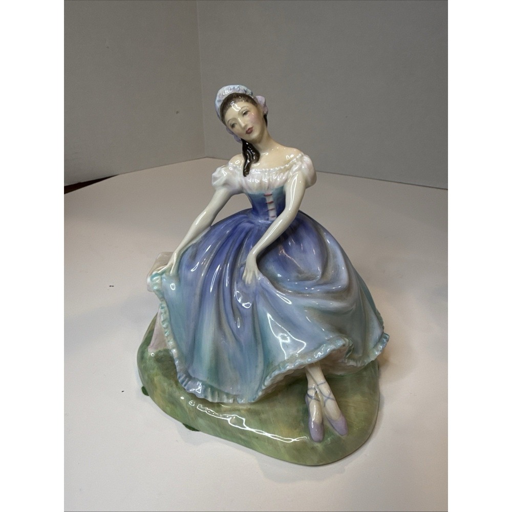 Vintage Royal Doulton Giselle HN2139 Ballerina Porcelain 6" Figurine